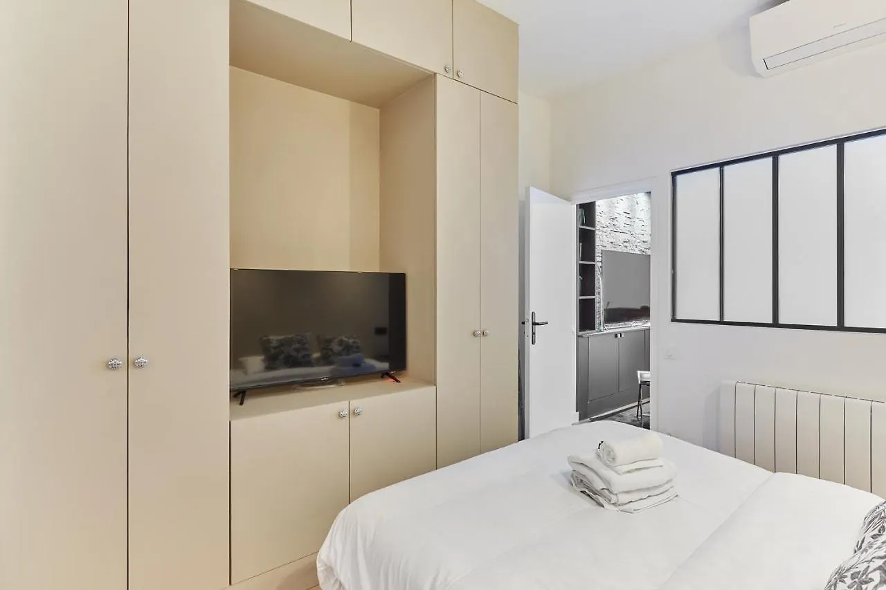Apartment Loft Pere Lachaise By Studio Prestige Paris France